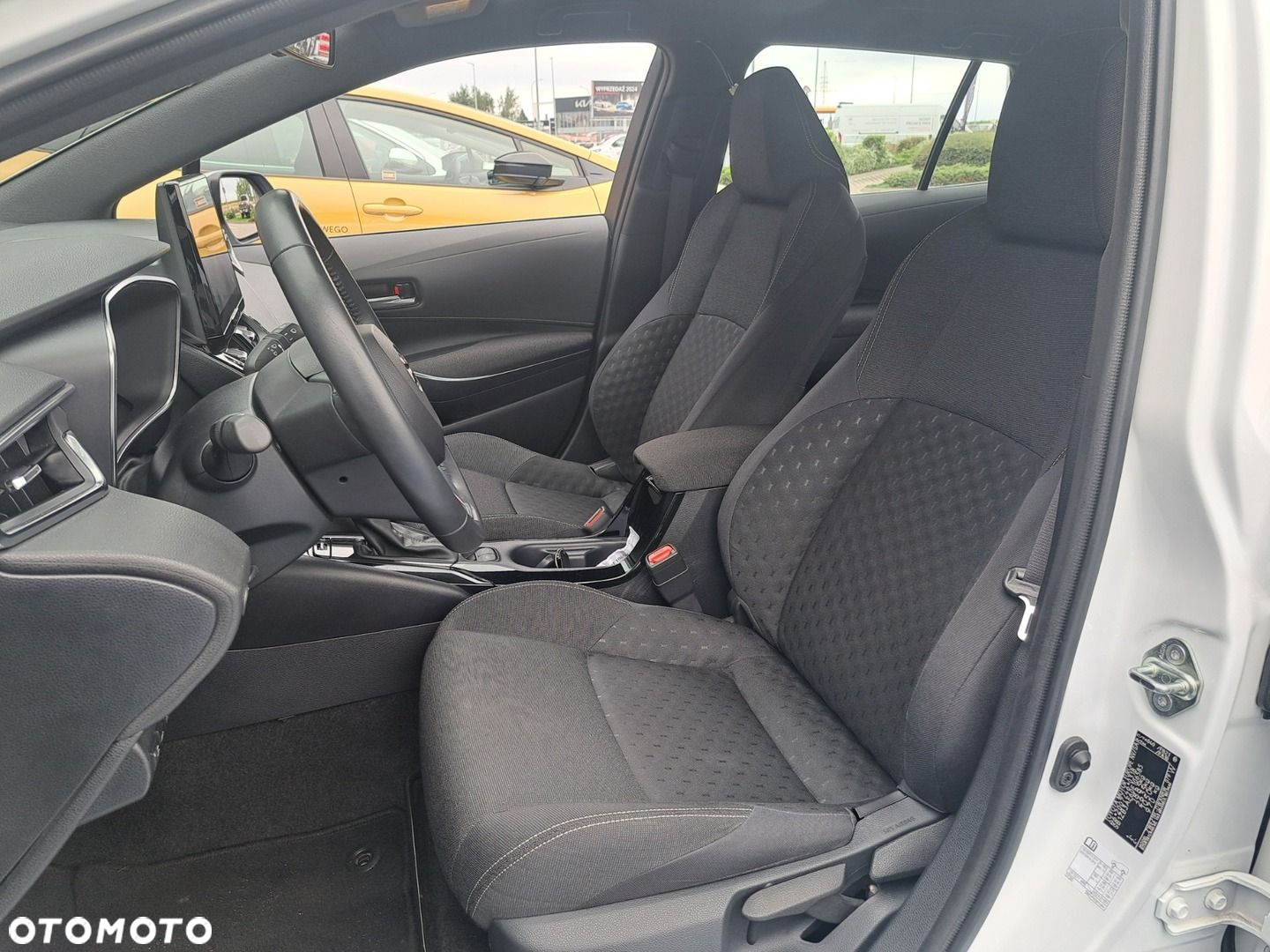 Toyota Corolla 1.8 Hybrid Comfort - 17