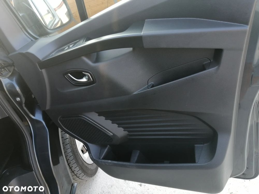 Renault Trafic 2.0 dCi Escapade - 18