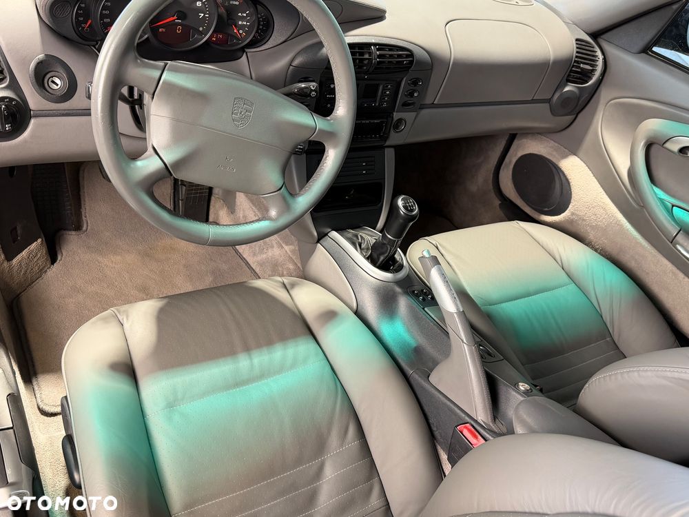 Porsche 911 Carrera - 10