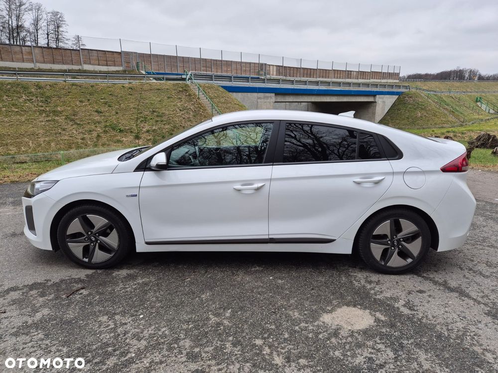 Hyundai IONIQ 1.6 GDI Premium - 8