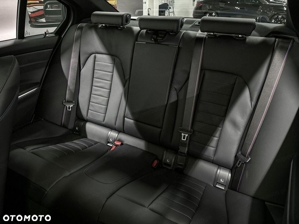 BMW Seria 3 320d xDrive M Sport - 14