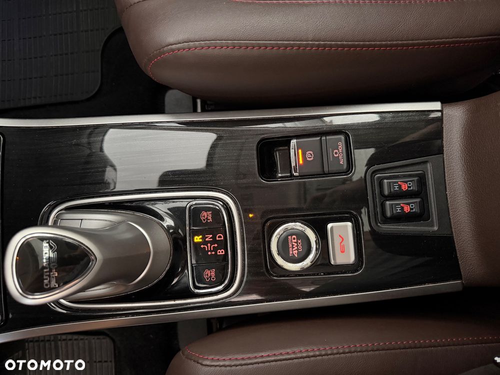 Mitsubishi Outlander Intense + - 21