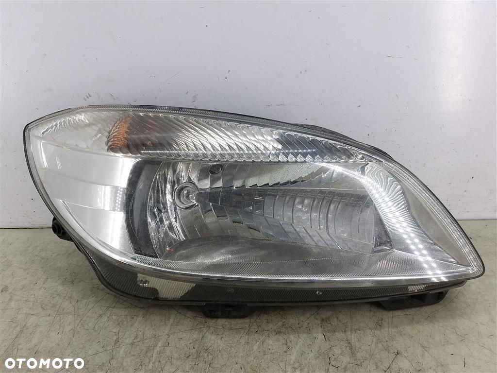 Reflektor lampa przód prawa Skoda Fabia II 1.6TDI LIFT 2010–2014 HELLA - 1
