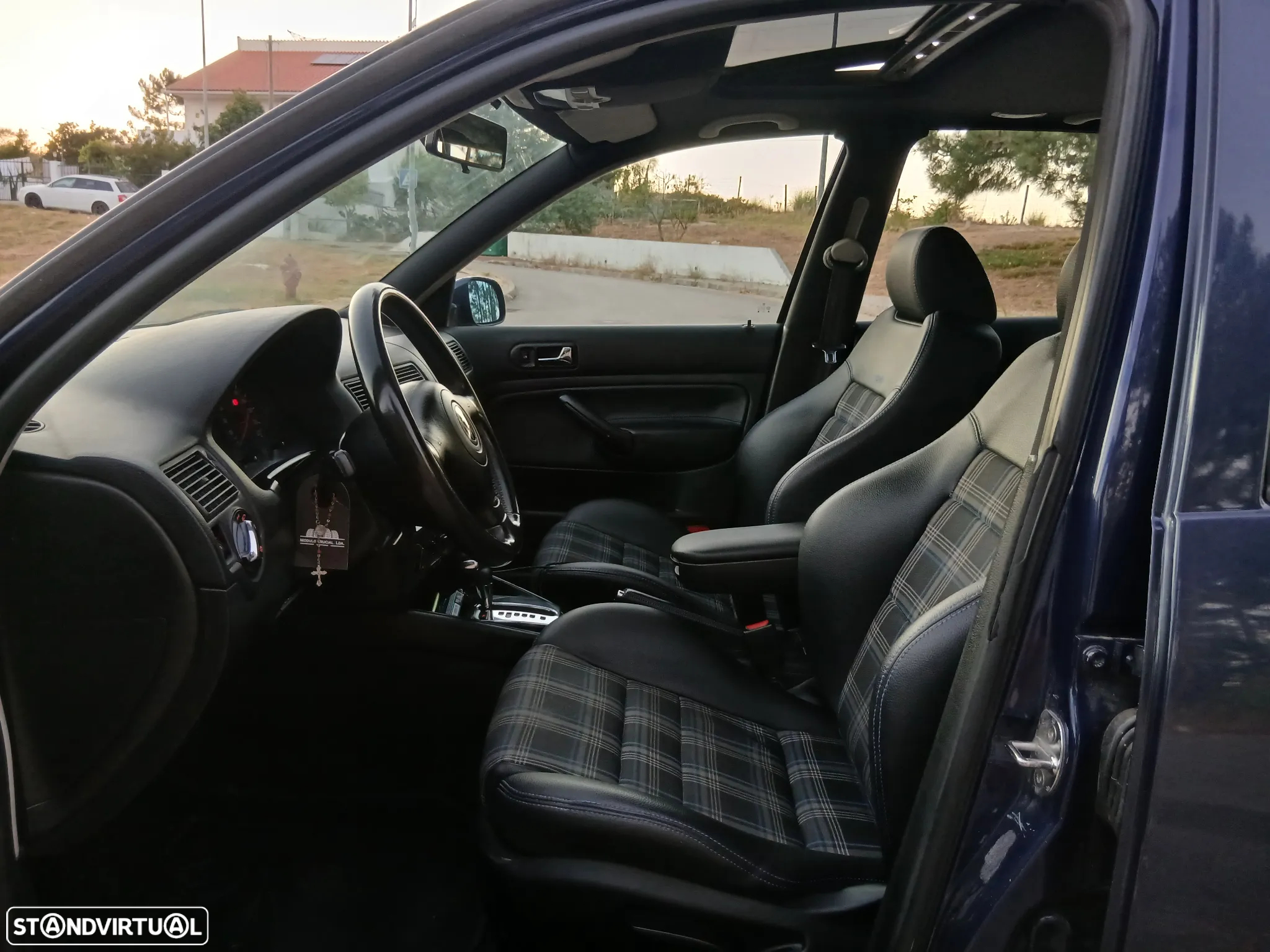 VW Golf 1.9 TDi 25 Anos Aut. - 6