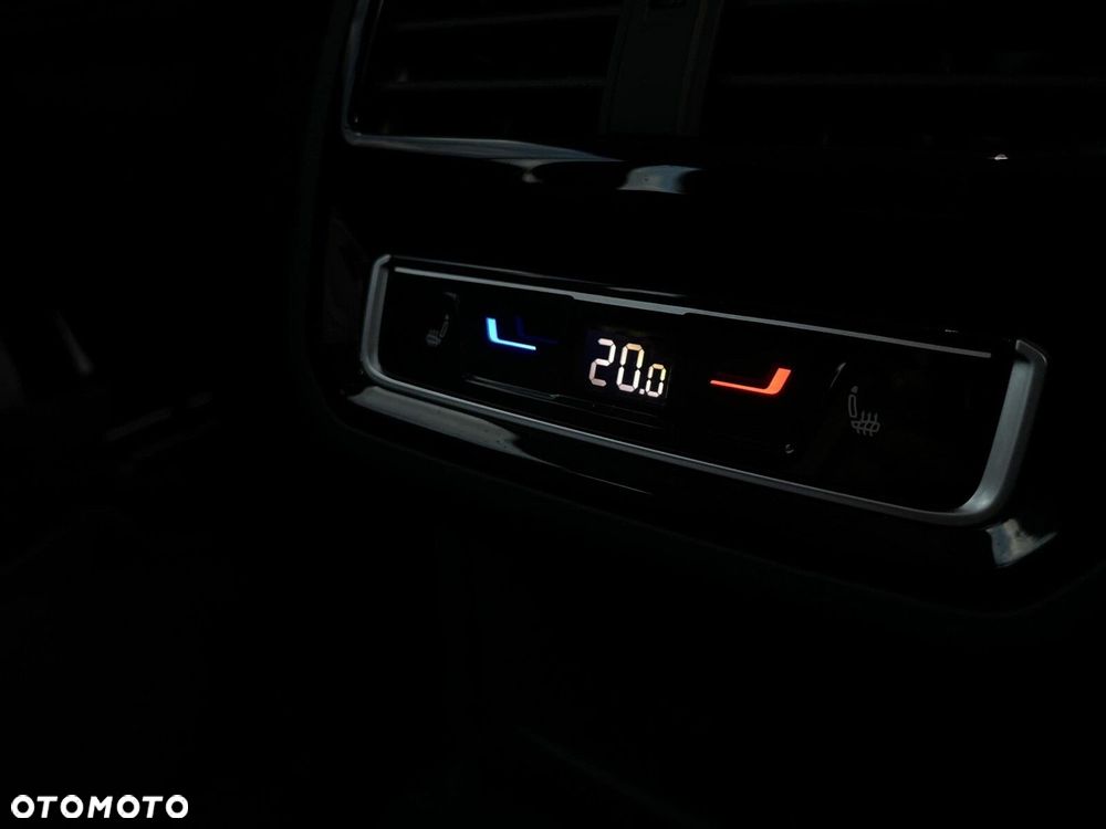 Volkswagen Passat 2.0 TDI Elegance DSG - 29