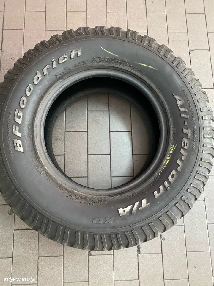 4 pneus 275/70/16 bfgoodrich all terrain t/a com mais de 70% de piso - 3