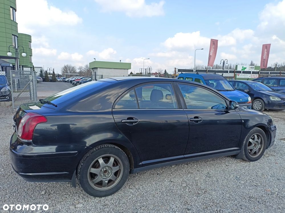 Toyota Avensis - 4