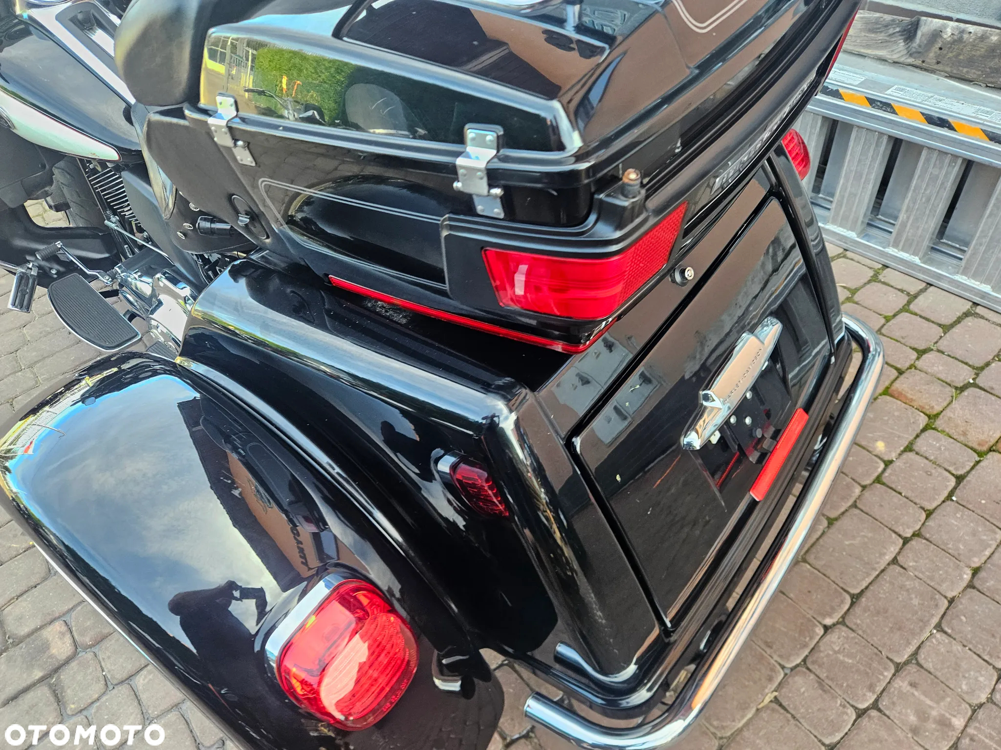 Harley-Davidson FLH Electra Glide - 17