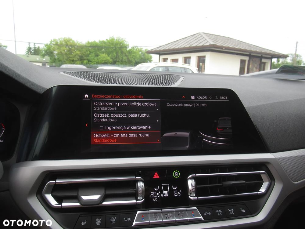 BMW Seria 3 330i xDrive - 22