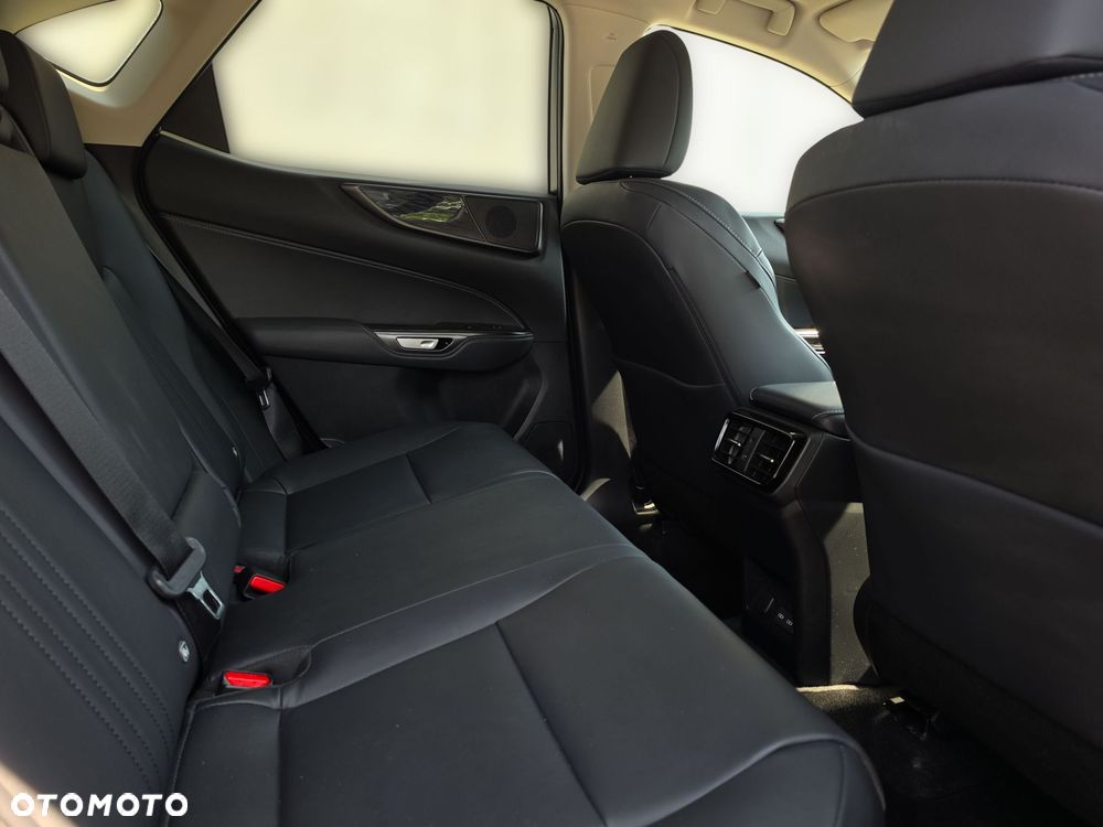 Lexus NX 350h Prestige AWD - 28