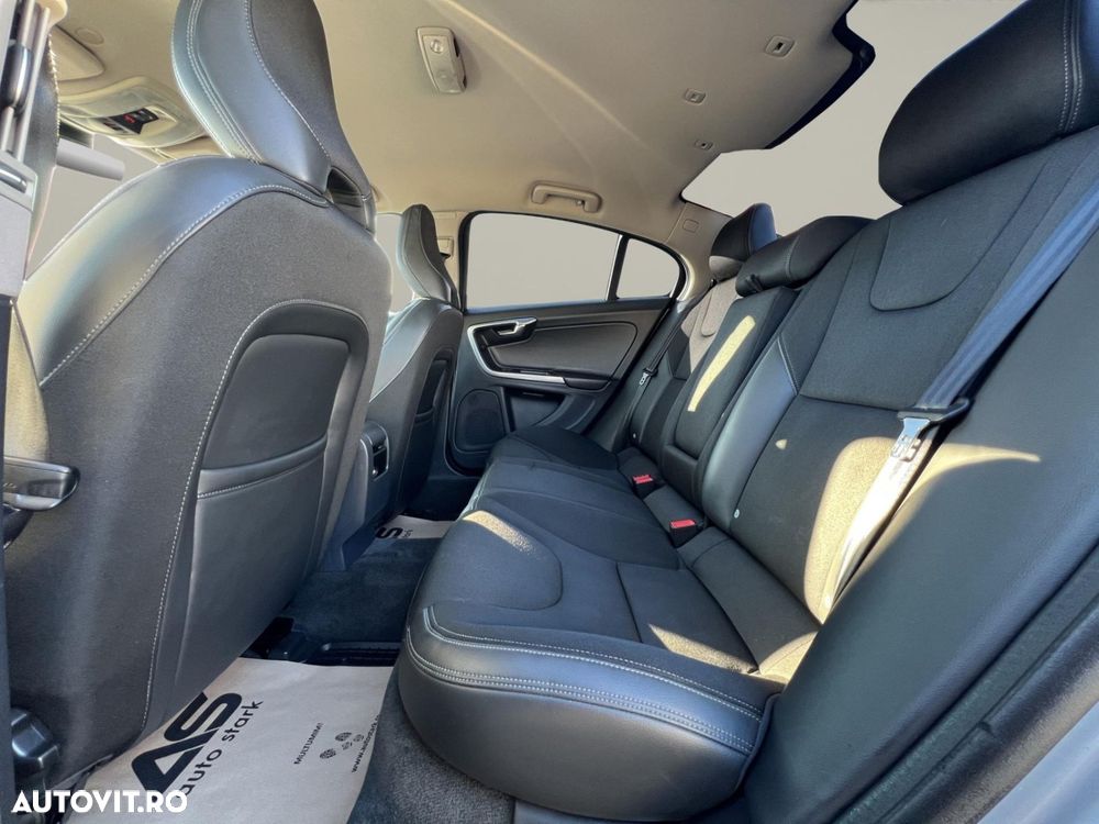 Volvo S60 D2 Momentum - 4