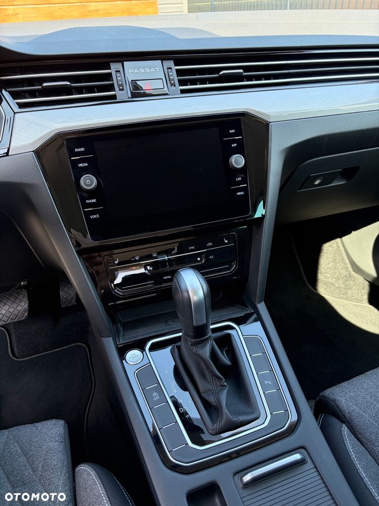 Volkswagen Passat - 11