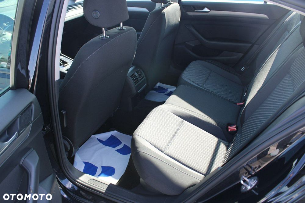Volkswagen Passat - 27