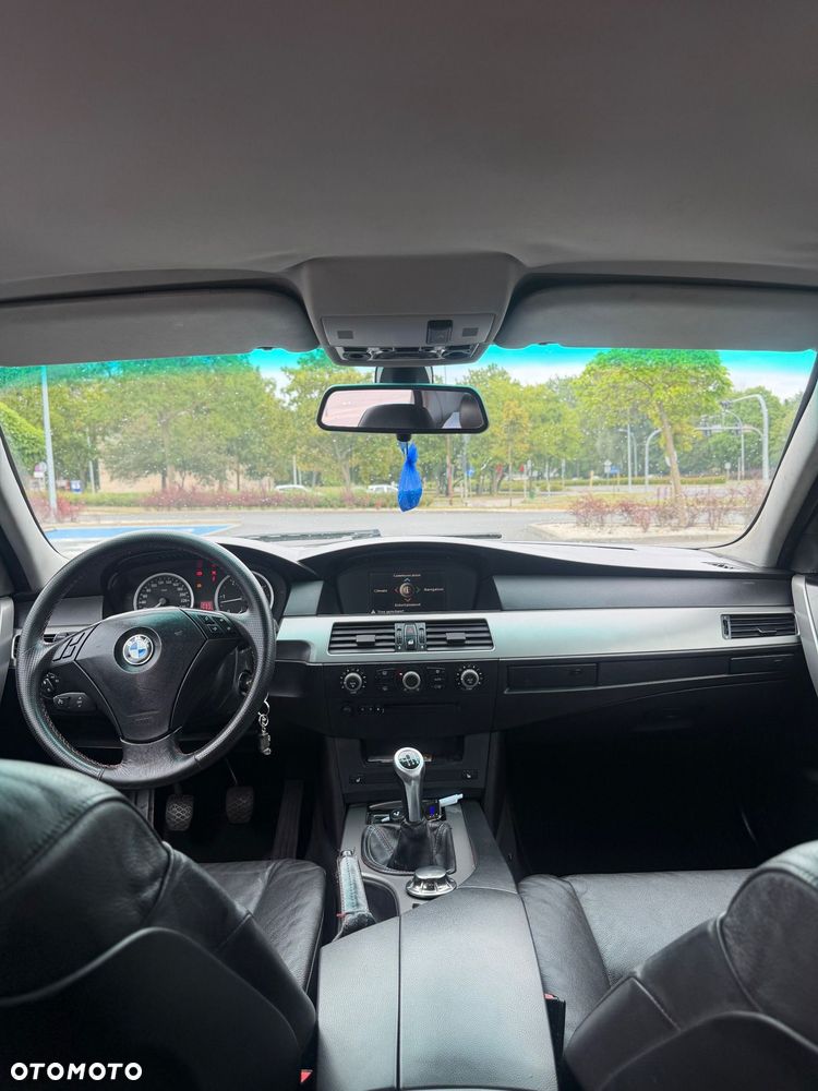 BMW Seria 5 525d - 23