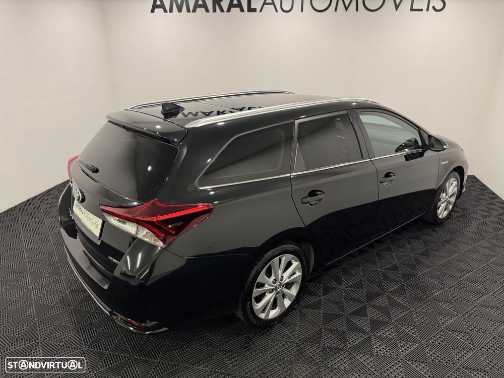 Toyota Auris Touring Sports 1.8 HSD Comfort +P.Techno+P.Sport - 29