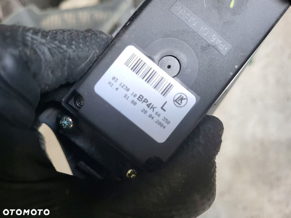 KL PRZEŁĄCZNIK SZYB LEWY PRZÓD MAZDA 3 BK 03- - 3