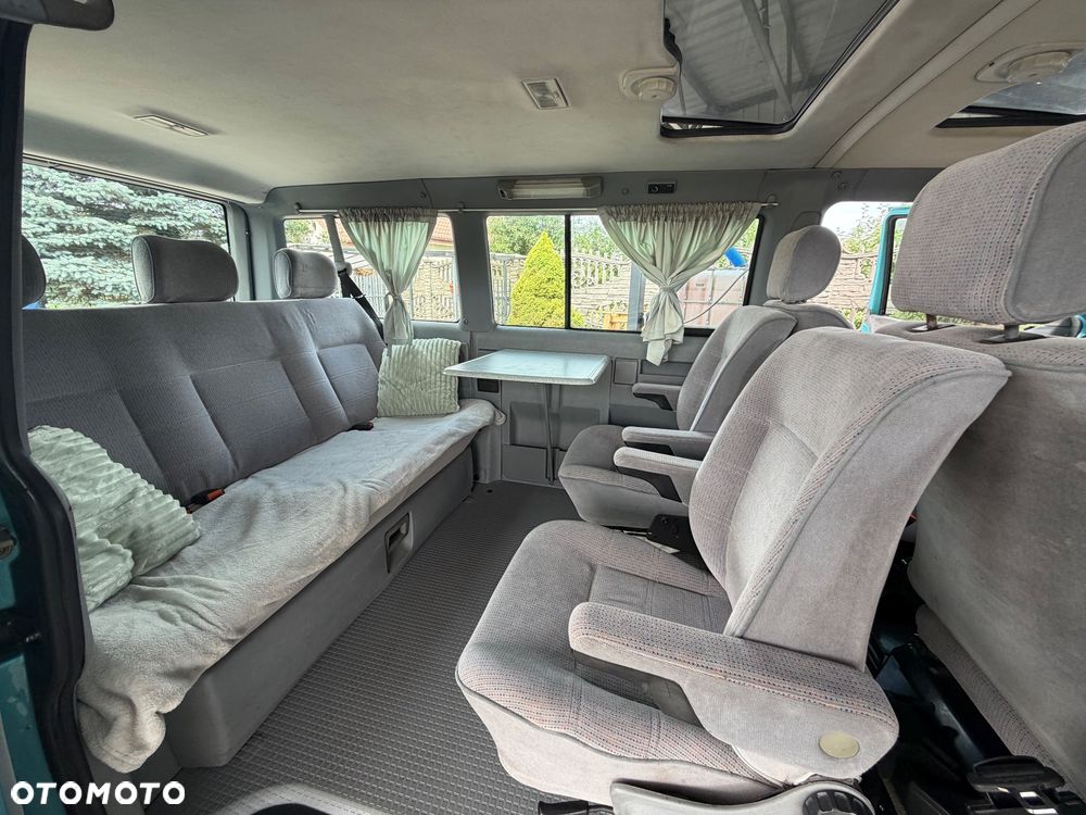 Volkswagen Multivan - 22