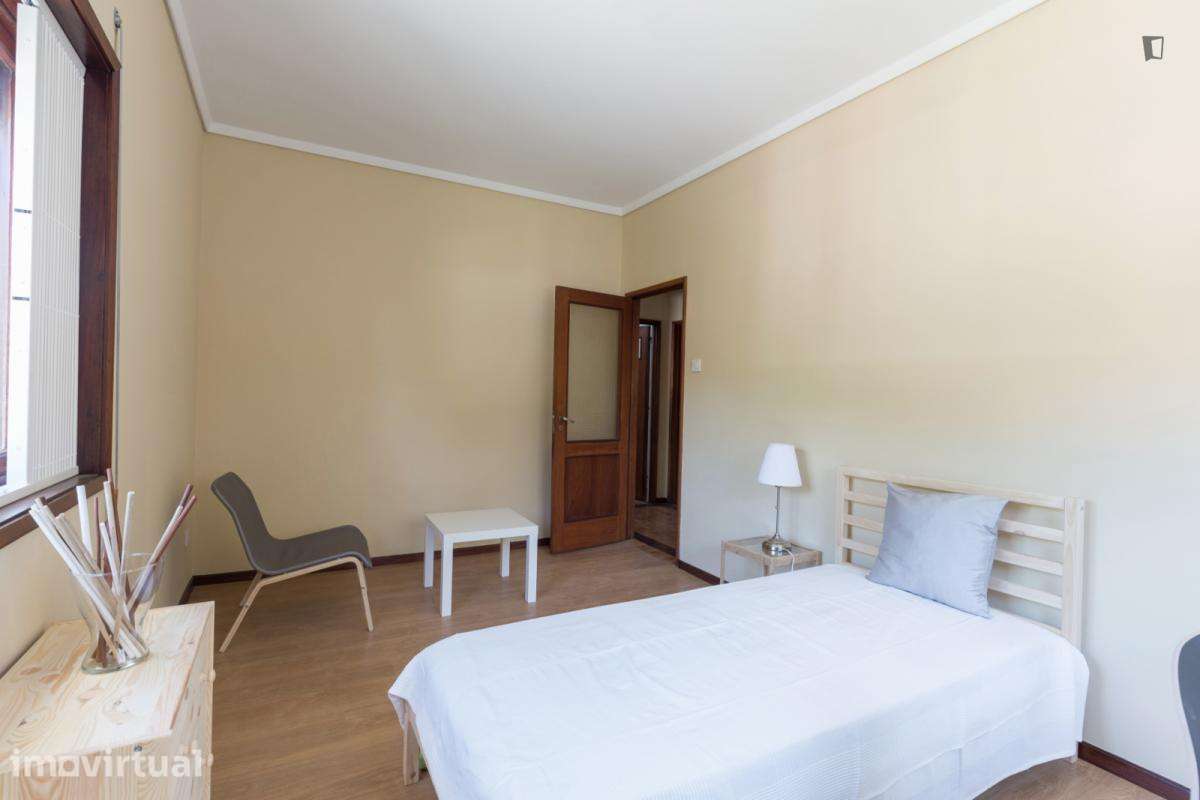 Quarto - localizado em São Mamede de Infesta Porto - Grande imagem: 2/14