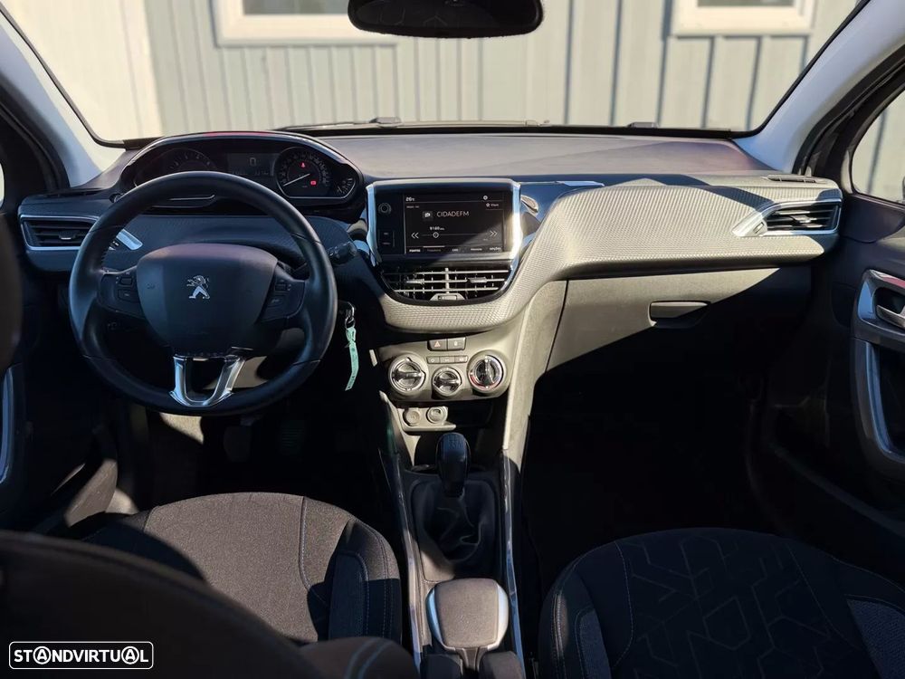Peugeot 2008 1.2 PureTech Style - 12