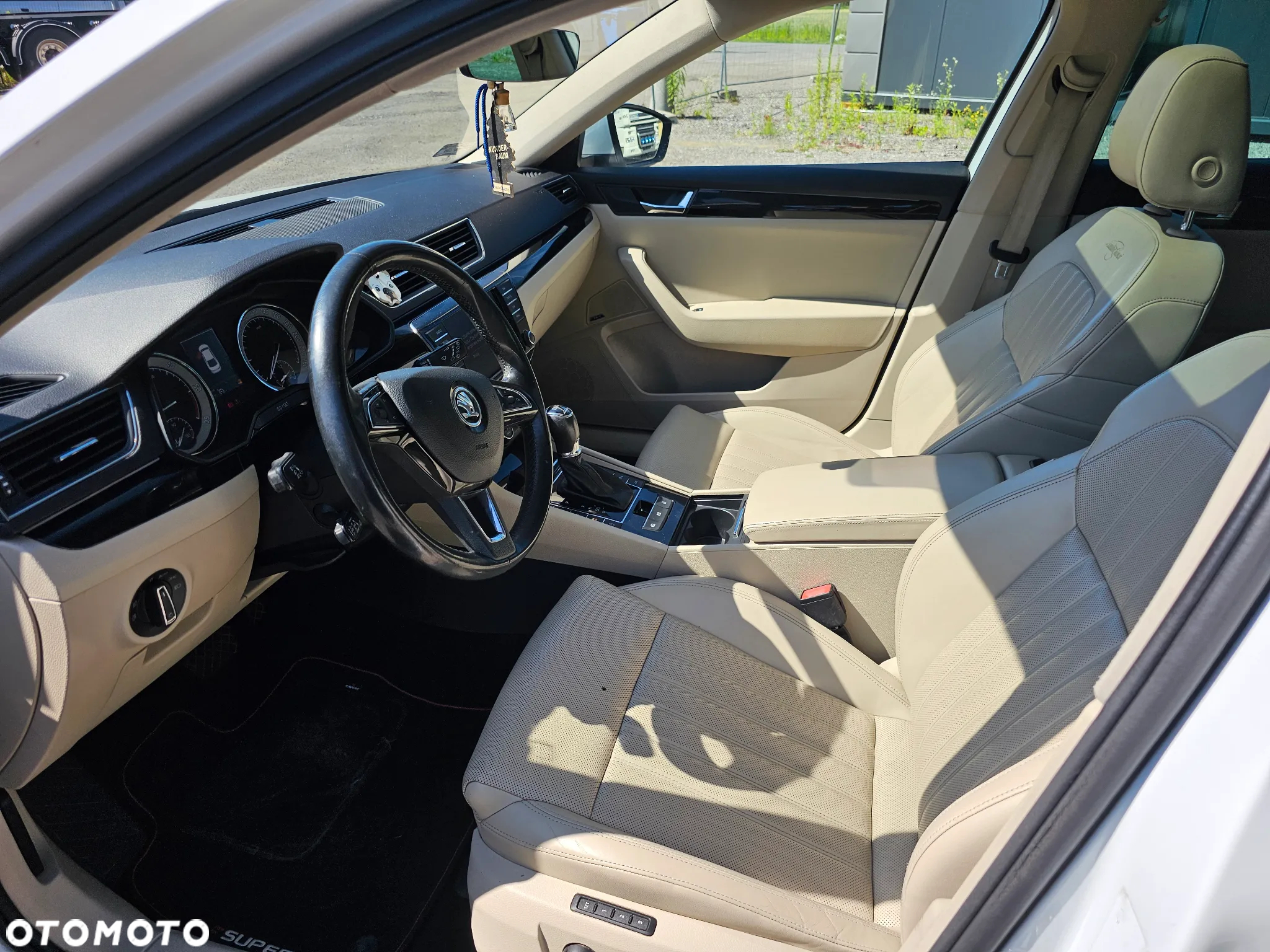 Skoda Superb 2.0 TDI L&K DSG - 11