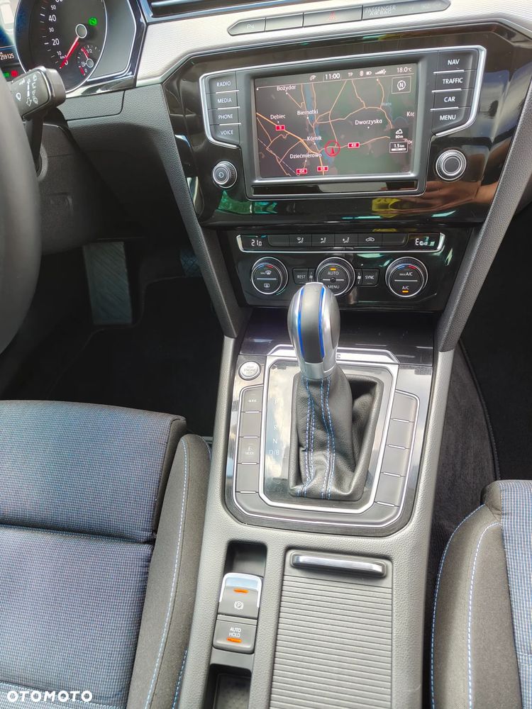 Volkswagen Passat - 36
