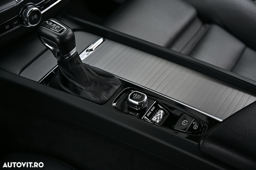 Volvo XC 60 D5 AWD Geartronic Inscription - 32