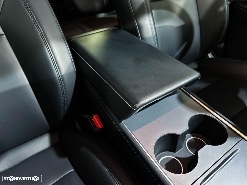 Tesla Model Y Performance Dual Motor AWD — fotografia 37
