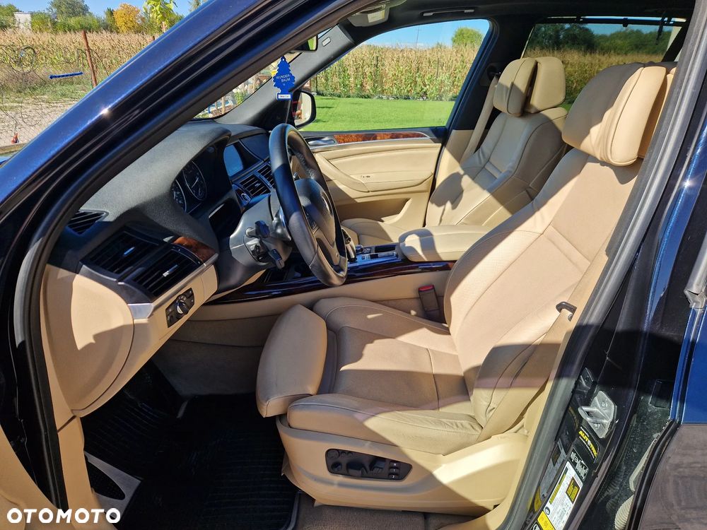 BMW X5 xDrive50i - 10