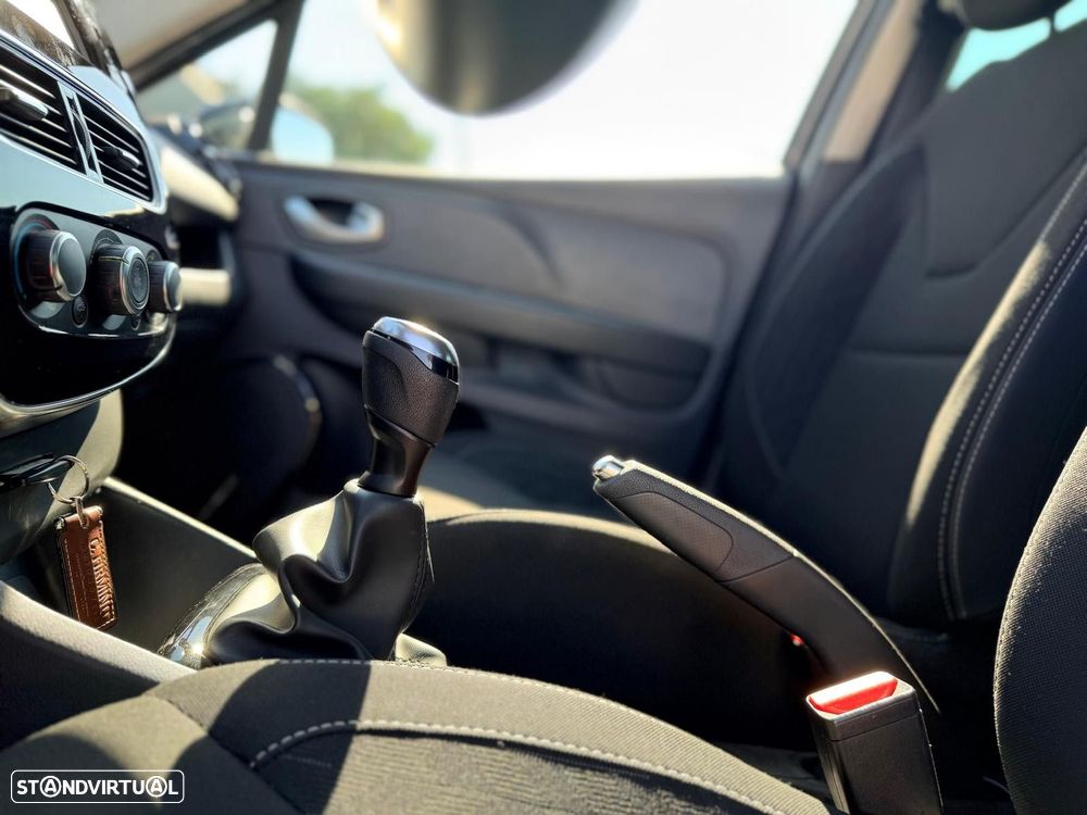 Renault Clio 0.9 TCe Limited - 29
