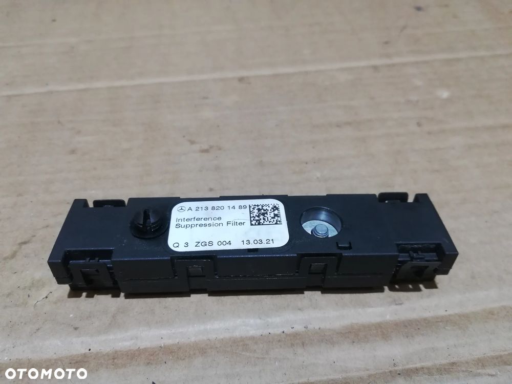 WZMACNIACZ ANTENOWY A2138201489 MERCEDES W238 W213 - 1