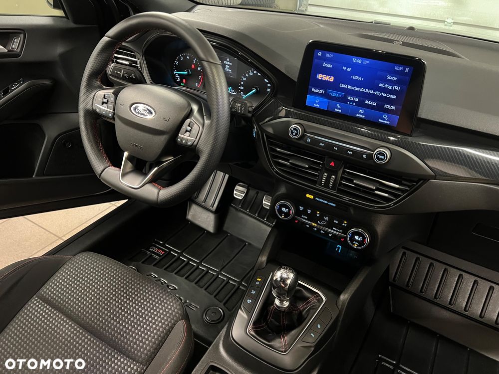 Ford Focus 1.5 EcoBoost ST-Line - 25