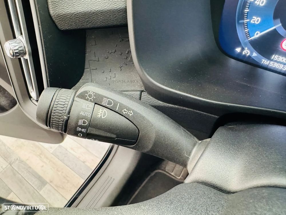 Volvo XC 40 1.5 T2 Momentum Plus - 17