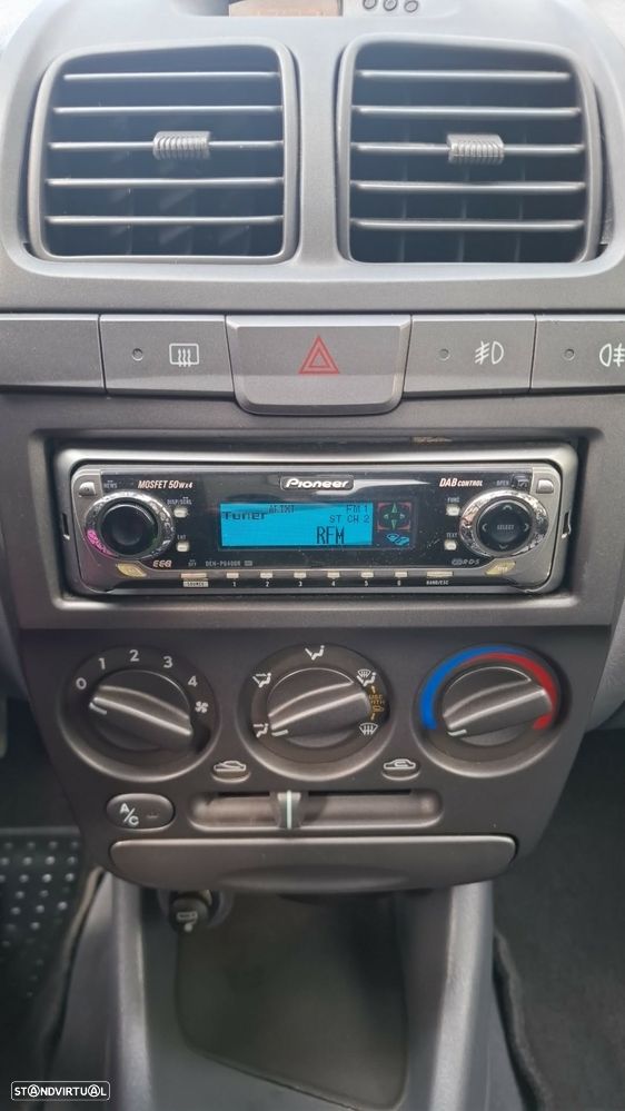 Hyundai Accent 1.3 Confort - 14