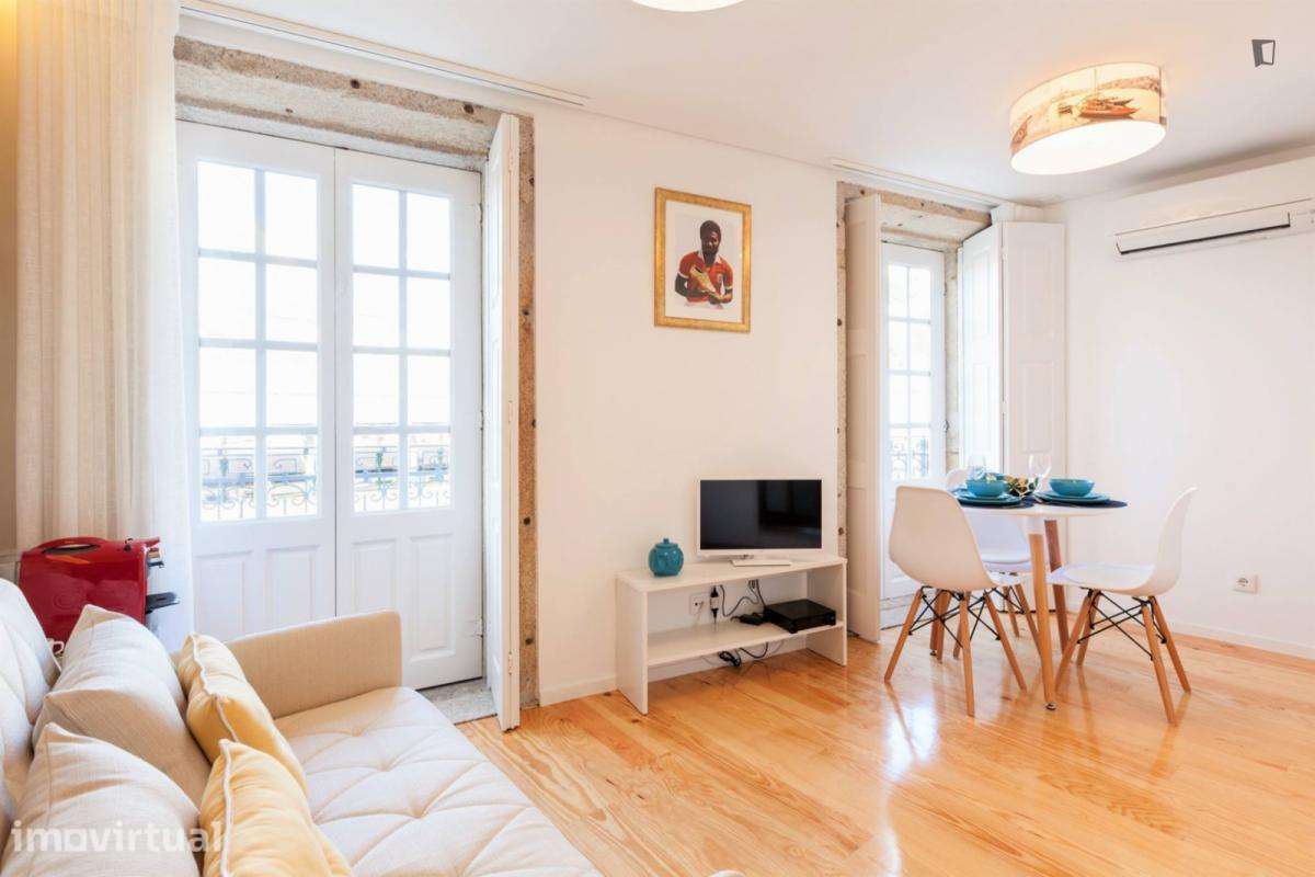 Apartamento com 1 quartos - localizado em Sé Porto - Grande imagem: 2/9