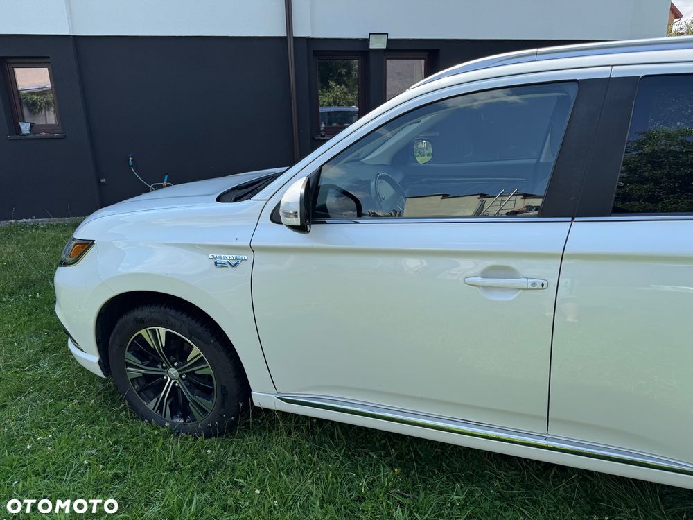 Mitsubishi Outlander - 3