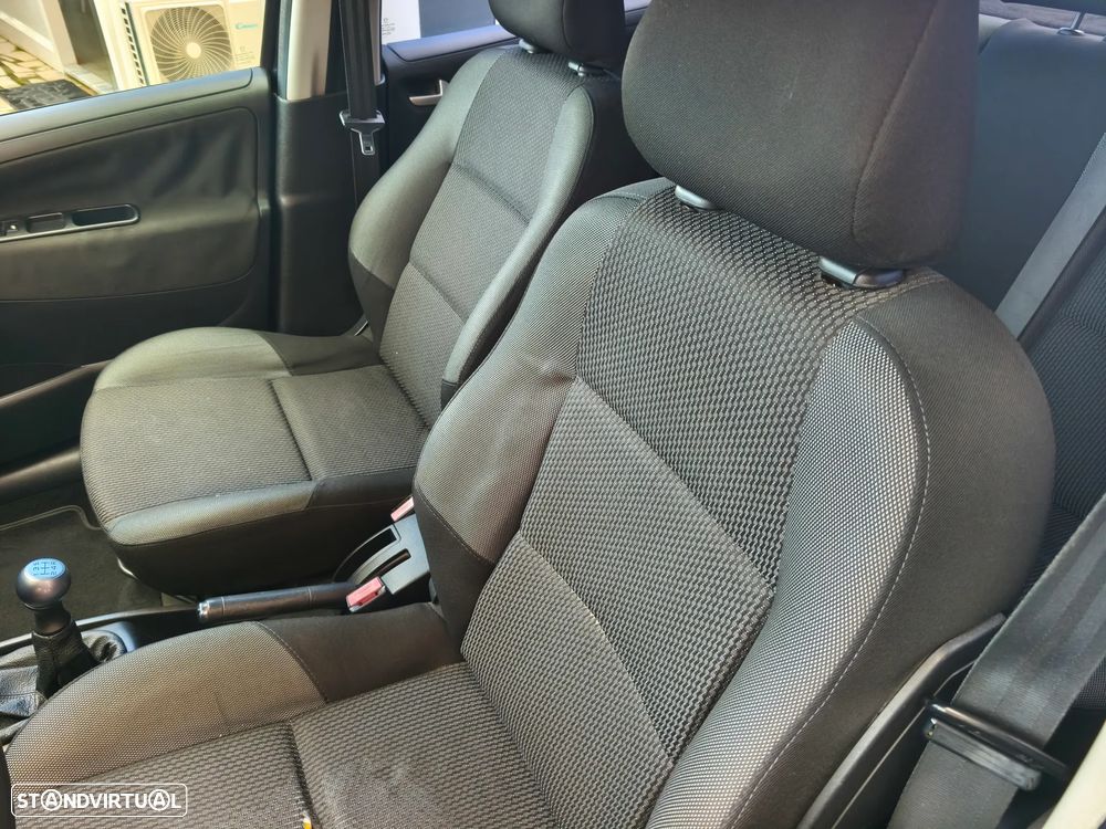 Peugeot 207 1.4 HDi Premium - 18