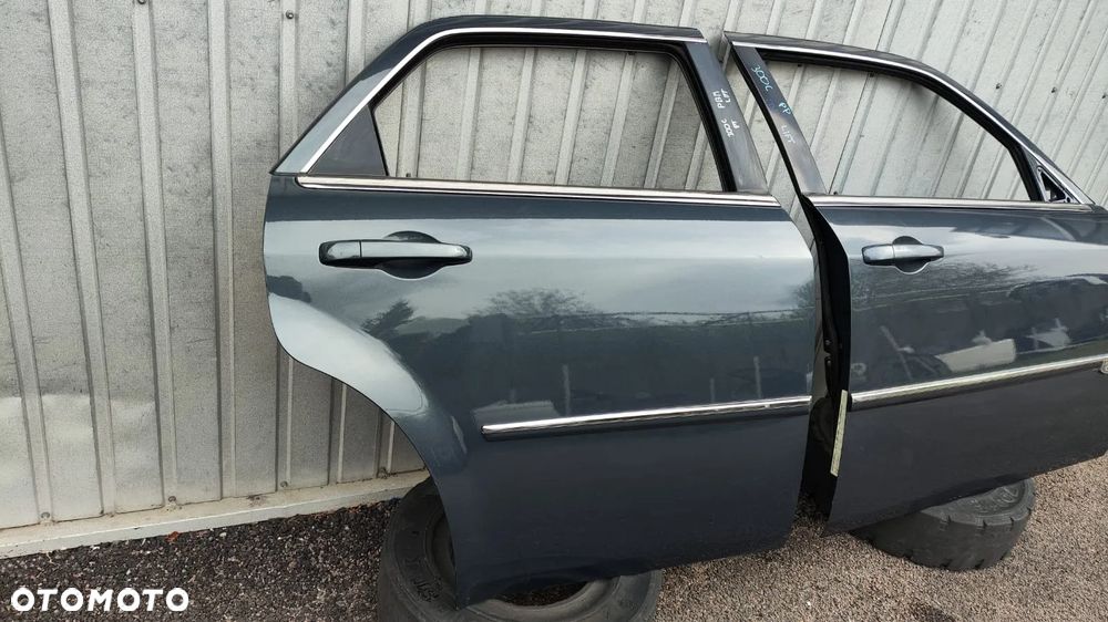 DRZWI PRAWY PRZÓD PRZEDNIE TYŁ TYLNE KOMPLETNE LISTWA KLAMKA KOLOR PBM KOMPLET CHRYSLER 300C LIFT EUROPA SEDAN KOMBI - 9