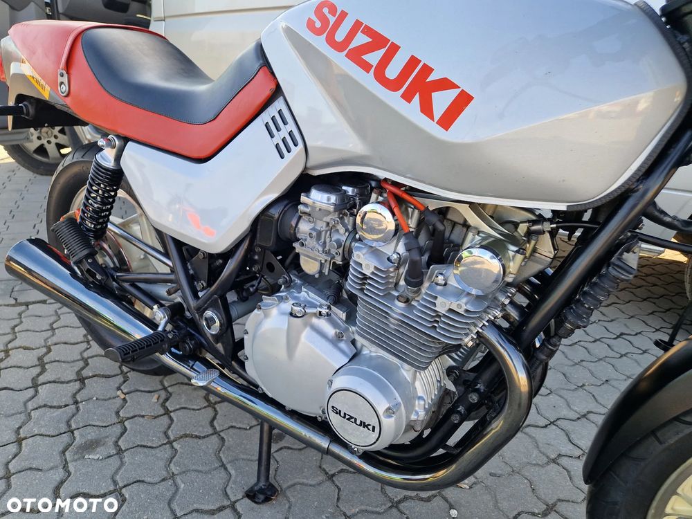 Suzuki GSX - 19