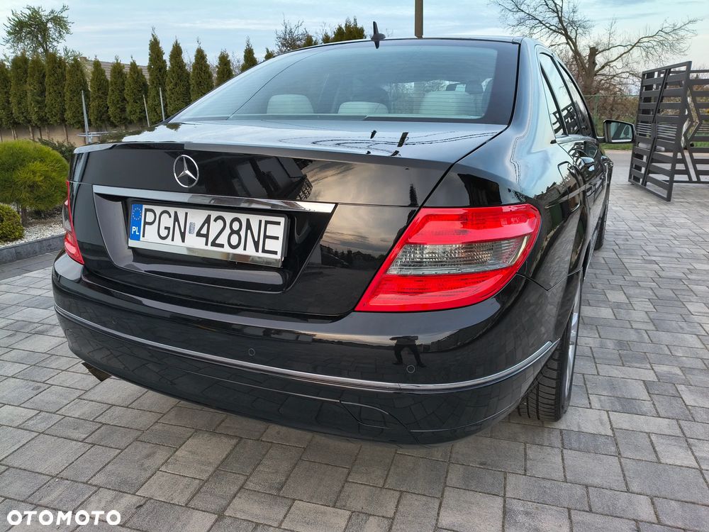 Mercedes-Benz Klasa C 180 Kompressor BlueEFFICIENCY Avantgarde - 39