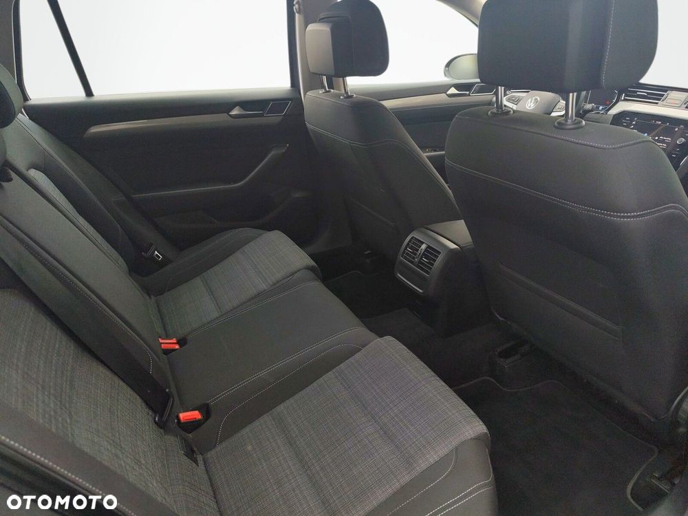 Volkswagen Passat Variant - 19