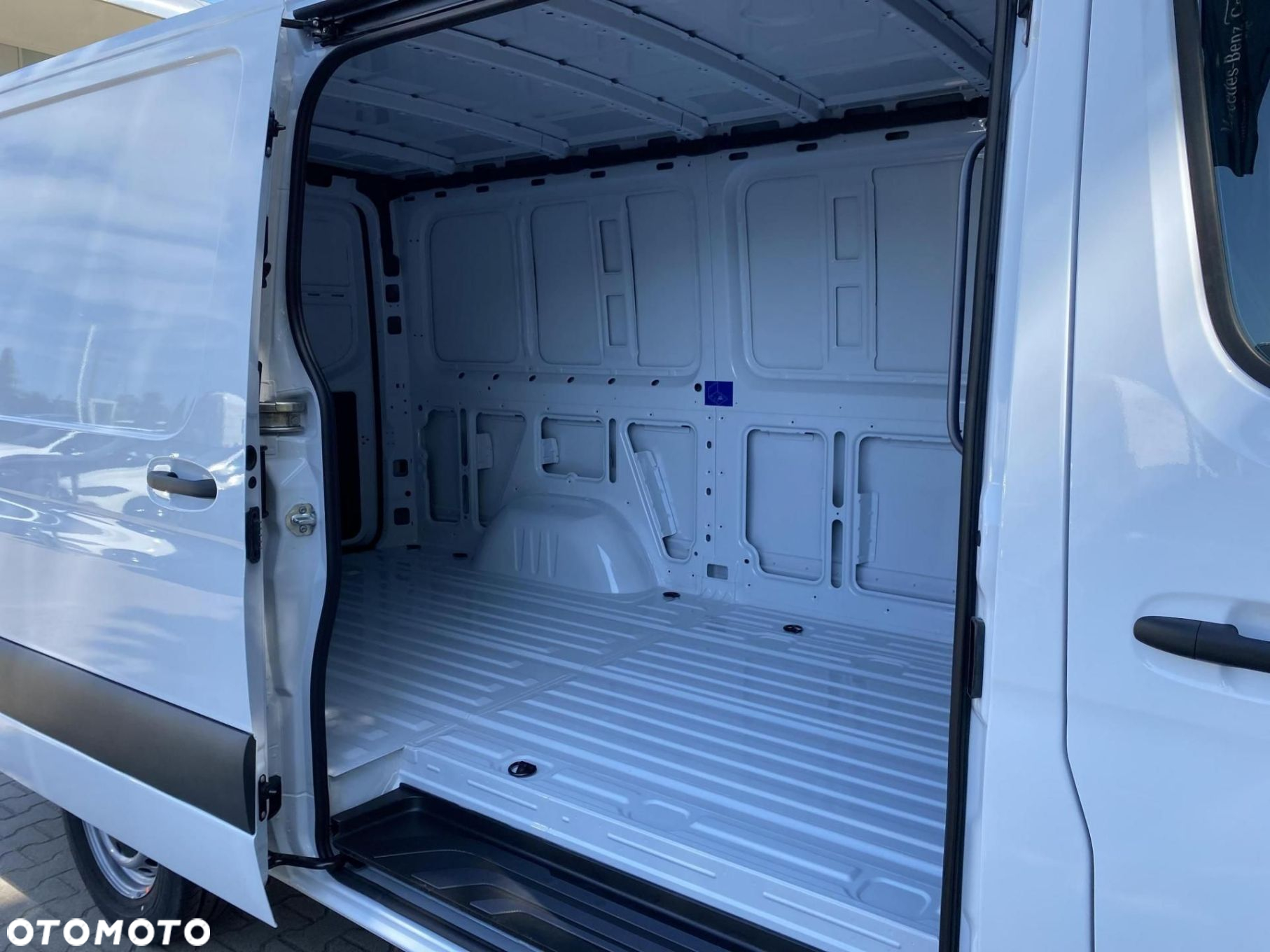 Mercedes-Benz Sprinter - 18