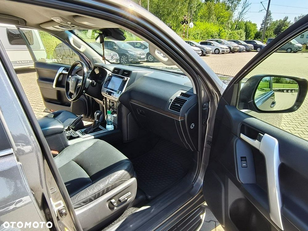 Toyota Land Cruiser - 16