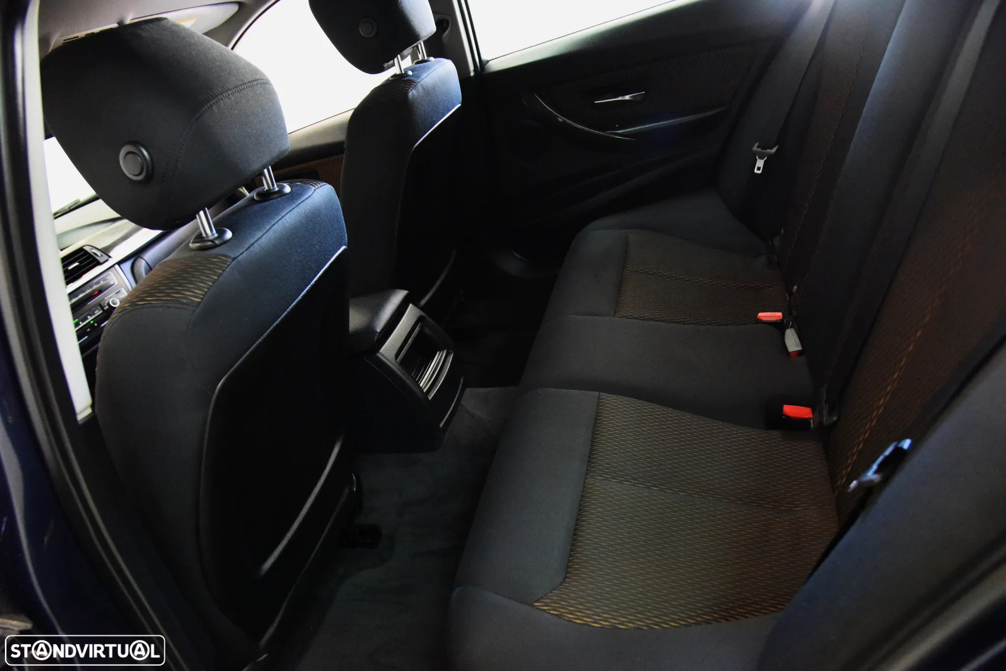 BMW 318 d Line Luxury - 24