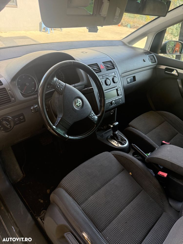 Volkswagen Touran - 4