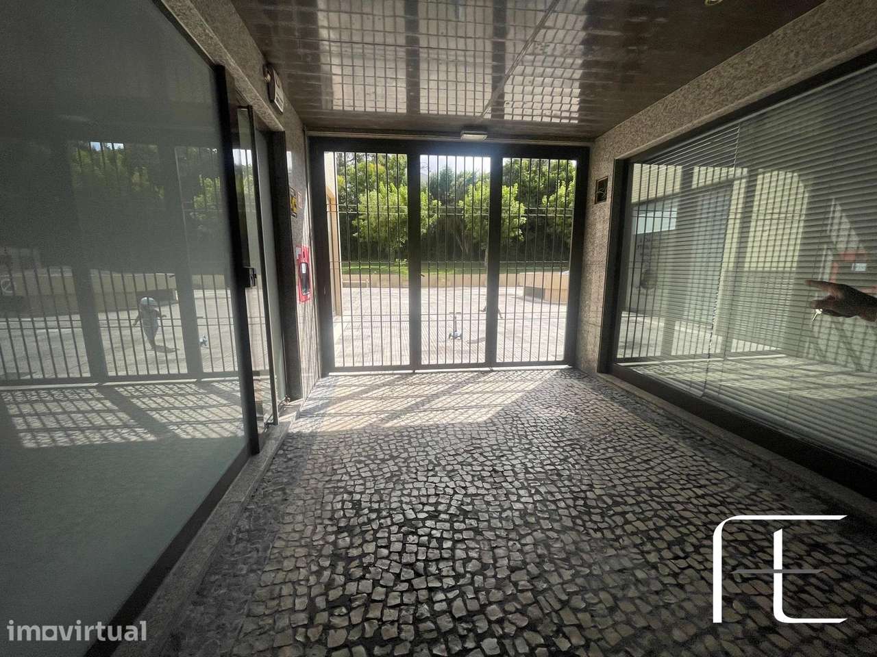 Apartamento T2 Arrendamento em Cedofeita, Santo Ildefonso, Sé, Miragai - Grande imagem: 3/35