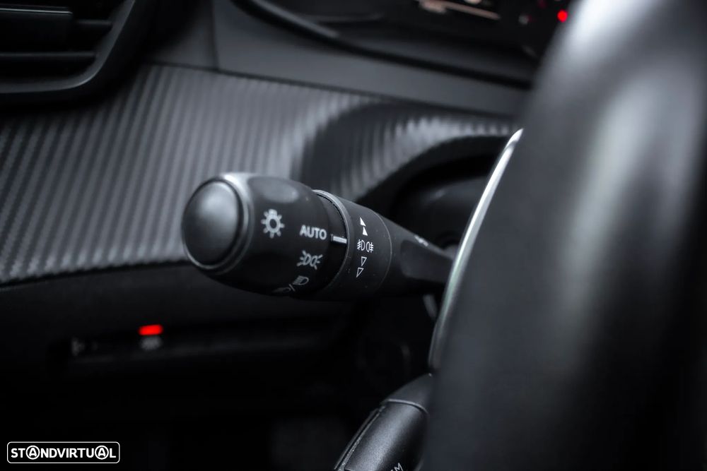 Peugeot 2008 1.2 PureTech Allure EAT8 - 15