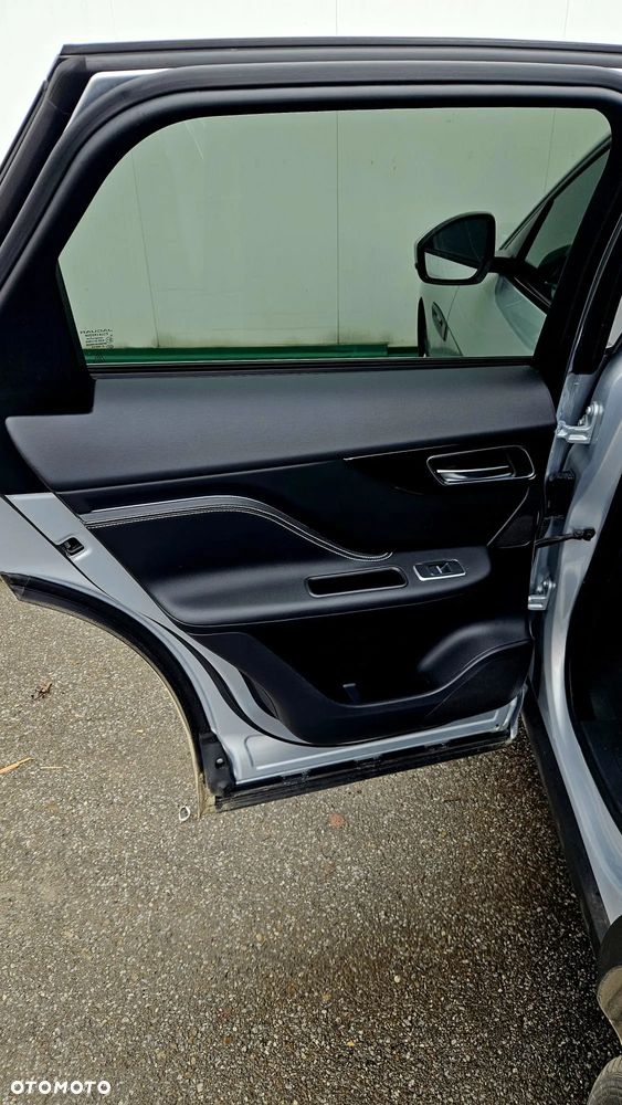 Jaguar F-Pace 2.0 i4D AWD R-Sport - 16