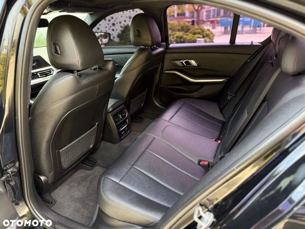 BMW Seria 3 330i xDrive M Sport - 15