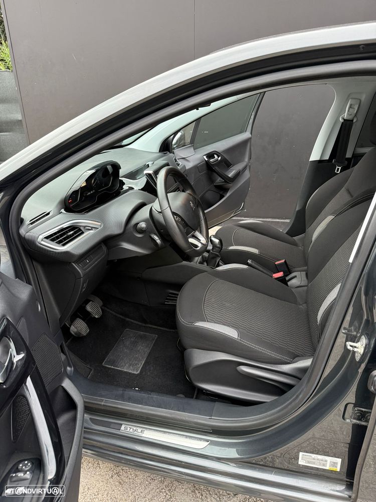 Peugeot 208 1.2 PureTech Style - 10