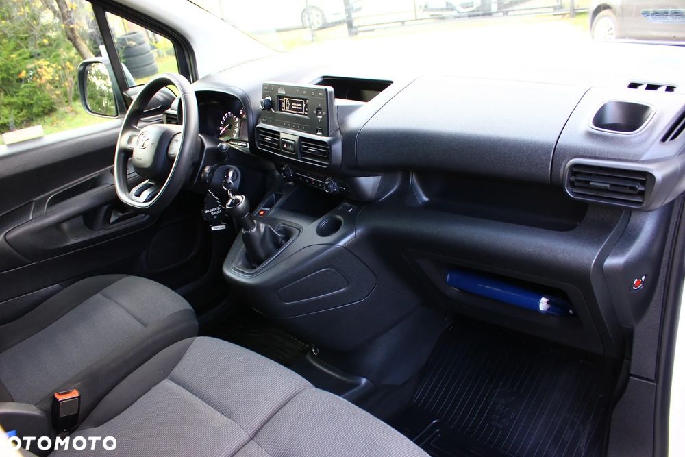 Toyota Proace City CHŁODNIA 1.5D-4D 102KM LONG L2 3 Osobowy - 38